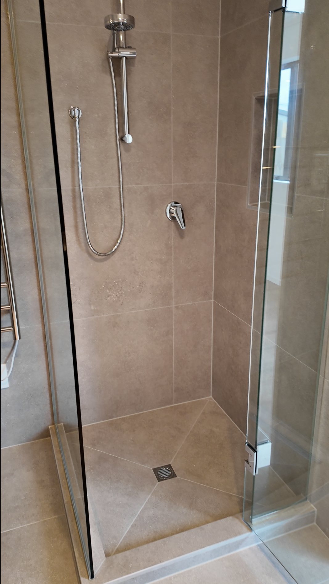Fully tiled shower with frameless glass enclosure